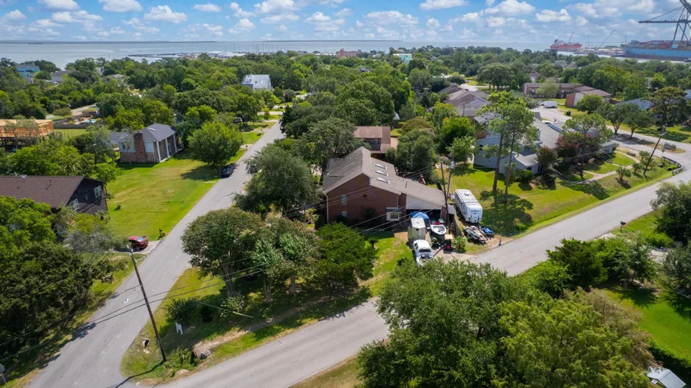 217 Baywood Street Shoreacres, TX 77571