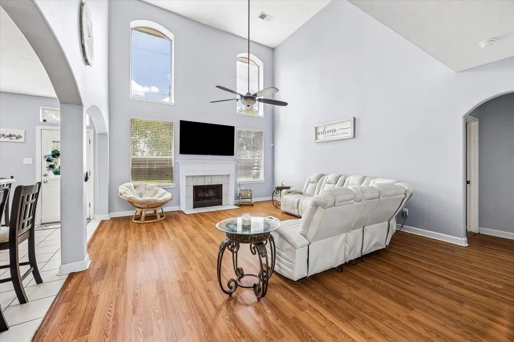 429 Blossomwood Drive League City, TX 77573