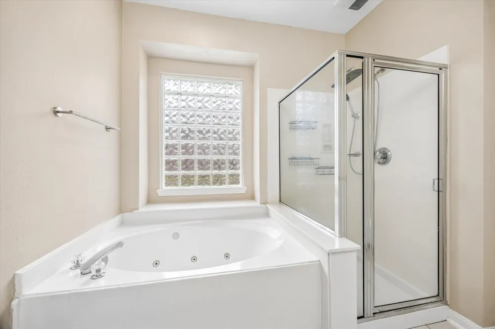 429 Blossomwood Drive League City, TX 77573