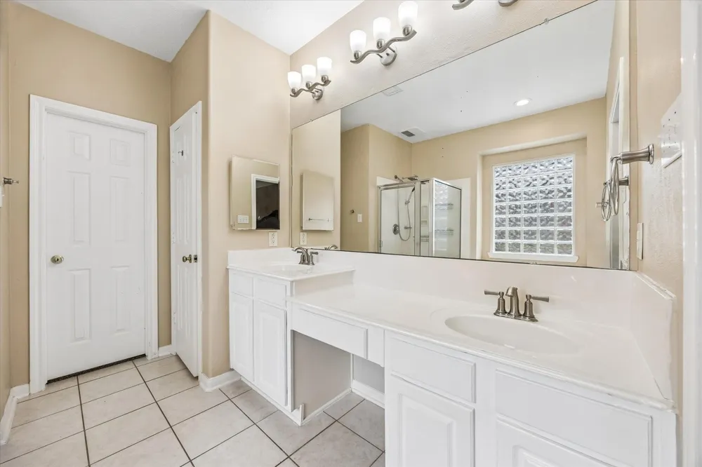429 Blossomwood Drive League City, TX 77573