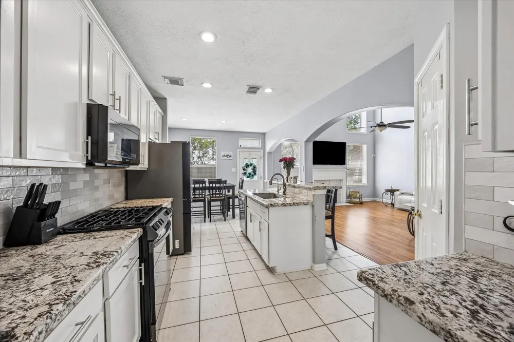 429 Blossomwood Drive League City, TX 77573