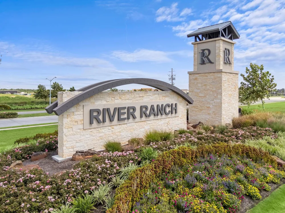 380 Long Branch Drive Dayton, TX 77535