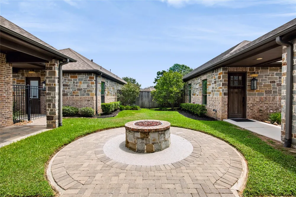 32400 Sh 249 Pinehurst, TX 77362