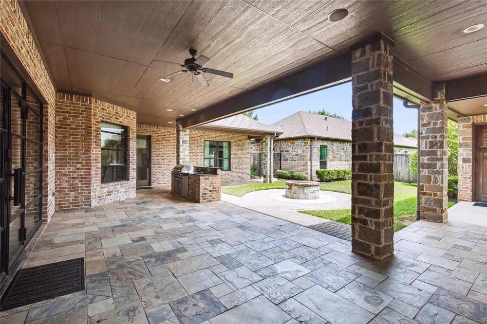 32400 Sh 249 Pinehurst, TX 77362