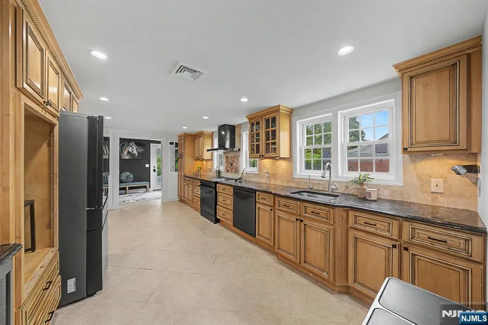 11 Hanover Place Glen Rock, NJ 07452