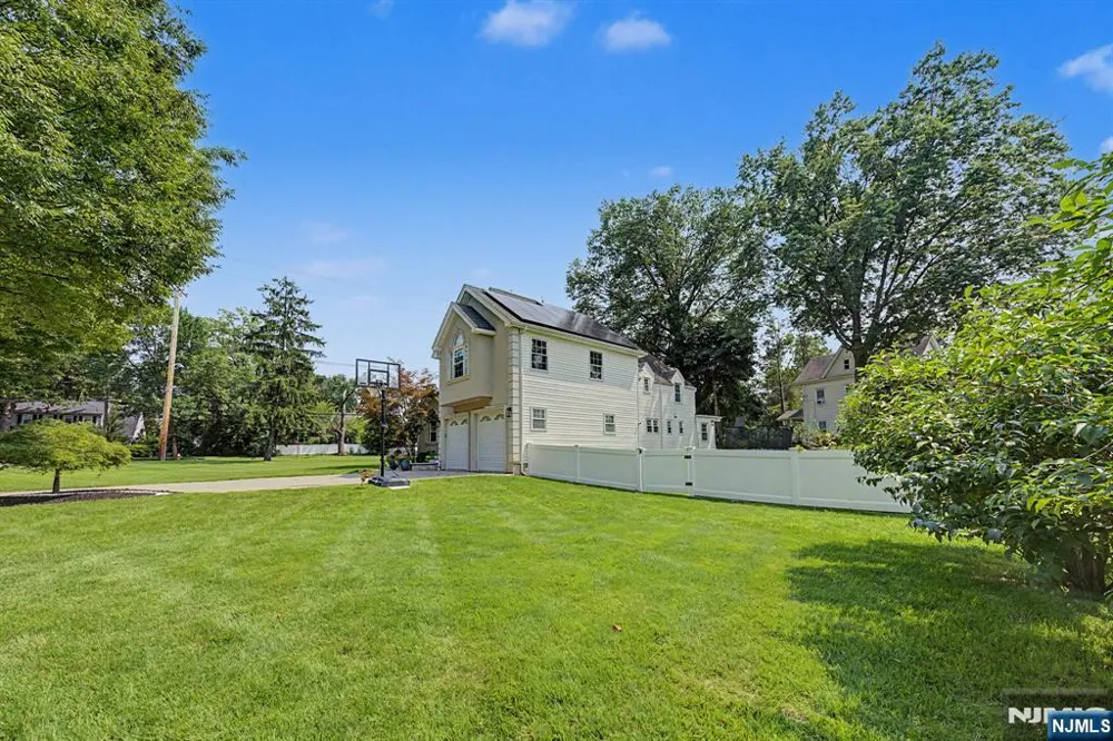 11 Hanover Place Glen Rock, NJ 07452