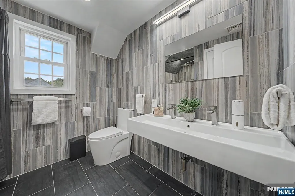 11 Hanover Place Glen Rock, NJ 07452