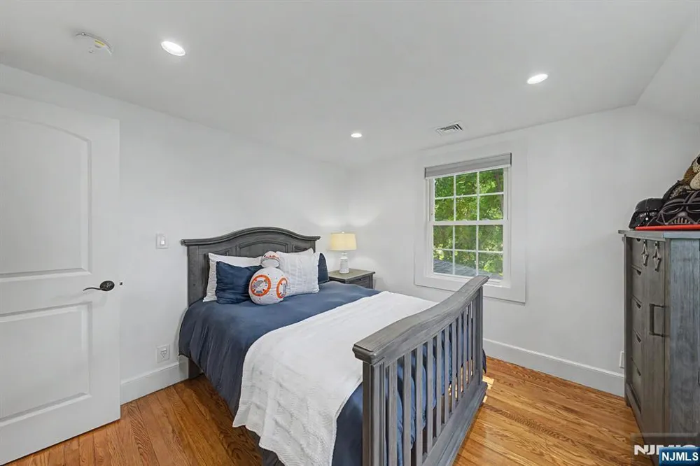 11 Hanover Place Glen Rock, NJ 07452