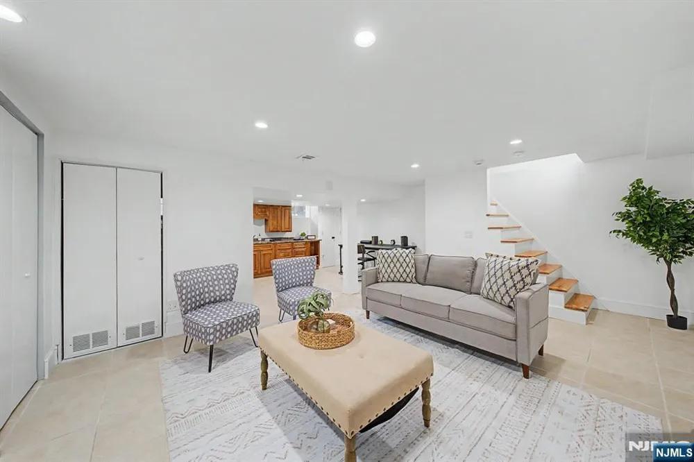 11 Hanover Place Glen Rock, NJ 07452