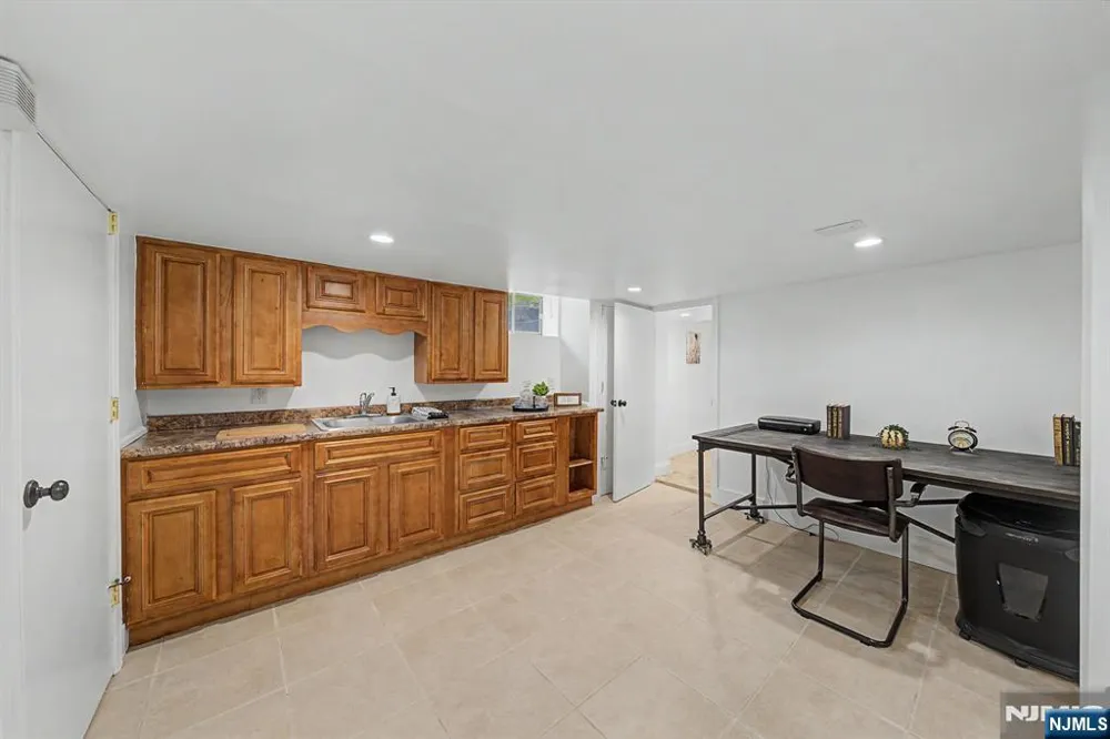11 Hanover Place Glen Rock, NJ 07452