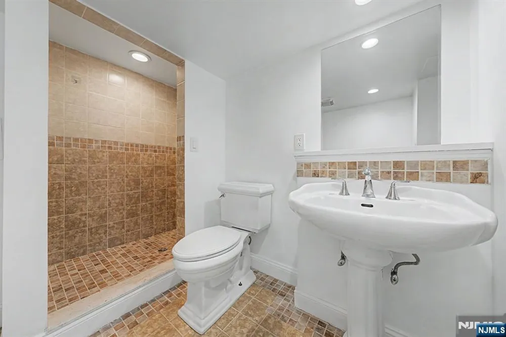 11 Hanover Place Glen Rock, NJ 07452