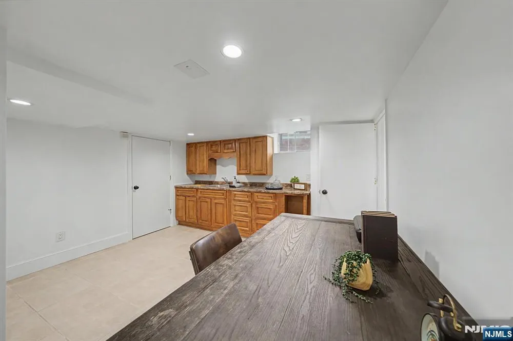 11 Hanover Place Glen Rock, NJ 07452