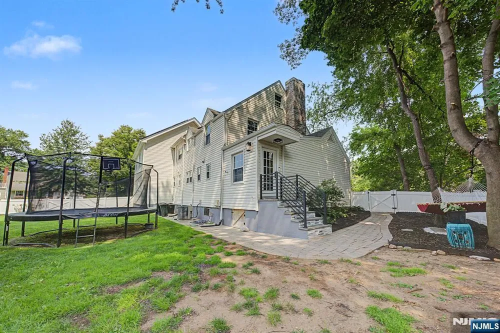 11 Hanover Place Glen Rock, NJ 07452