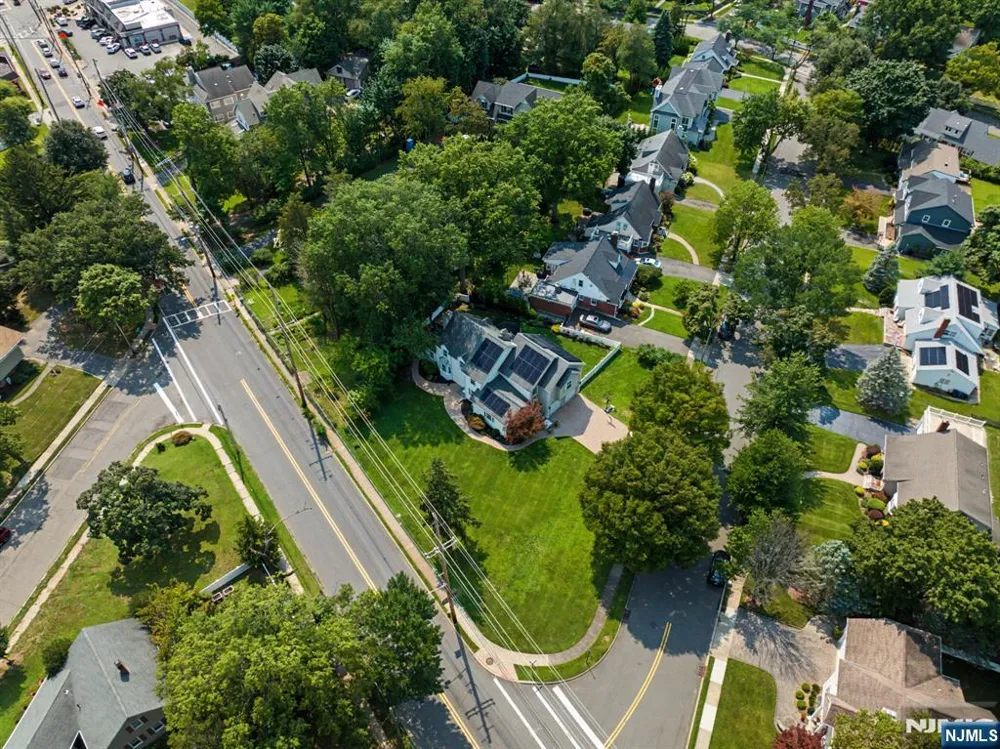 11 Hanover Place Glen Rock, NJ 07452