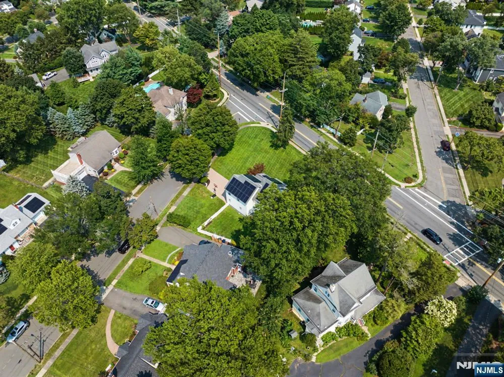 11 Hanover Place Glen Rock, NJ 07452