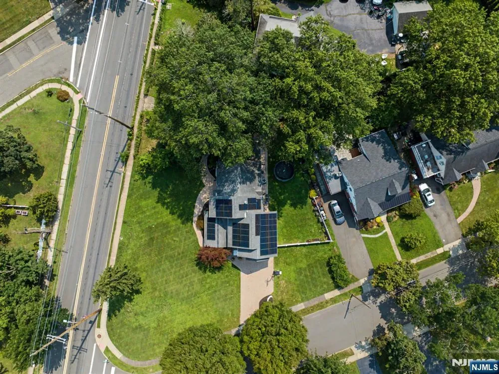 11 Hanover Place Glen Rock, NJ 07452