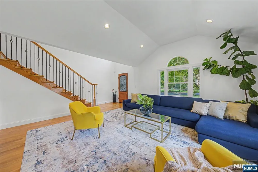 11 Hanover Place Glen Rock, NJ 07452