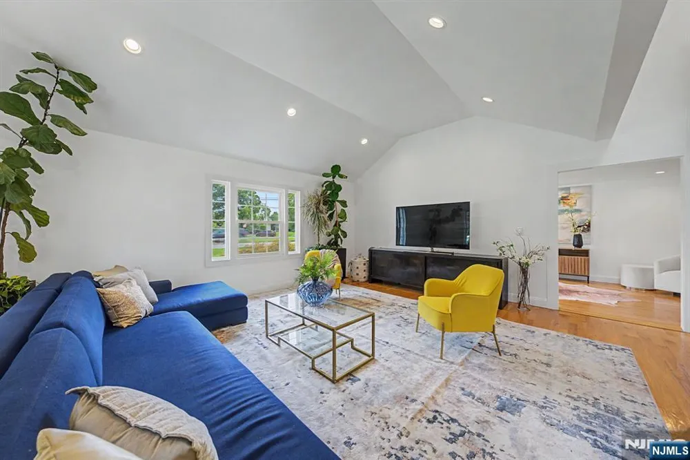 11 Hanover Place Glen Rock, NJ 07452