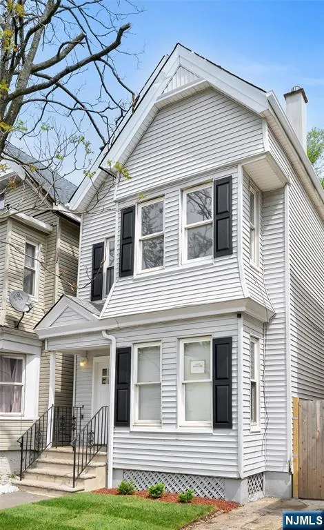142 Steuben Street East Orange, NJ 07018