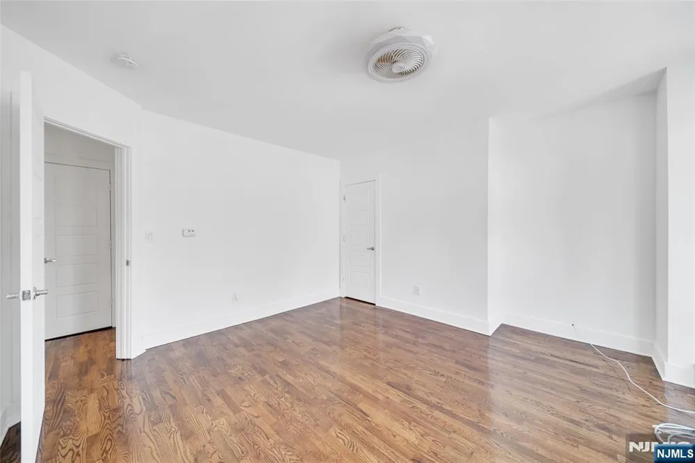 142 Steuben Street East Orange, NJ 07018