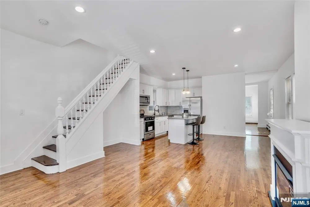 142 Steuben Street East Orange, NJ 07018