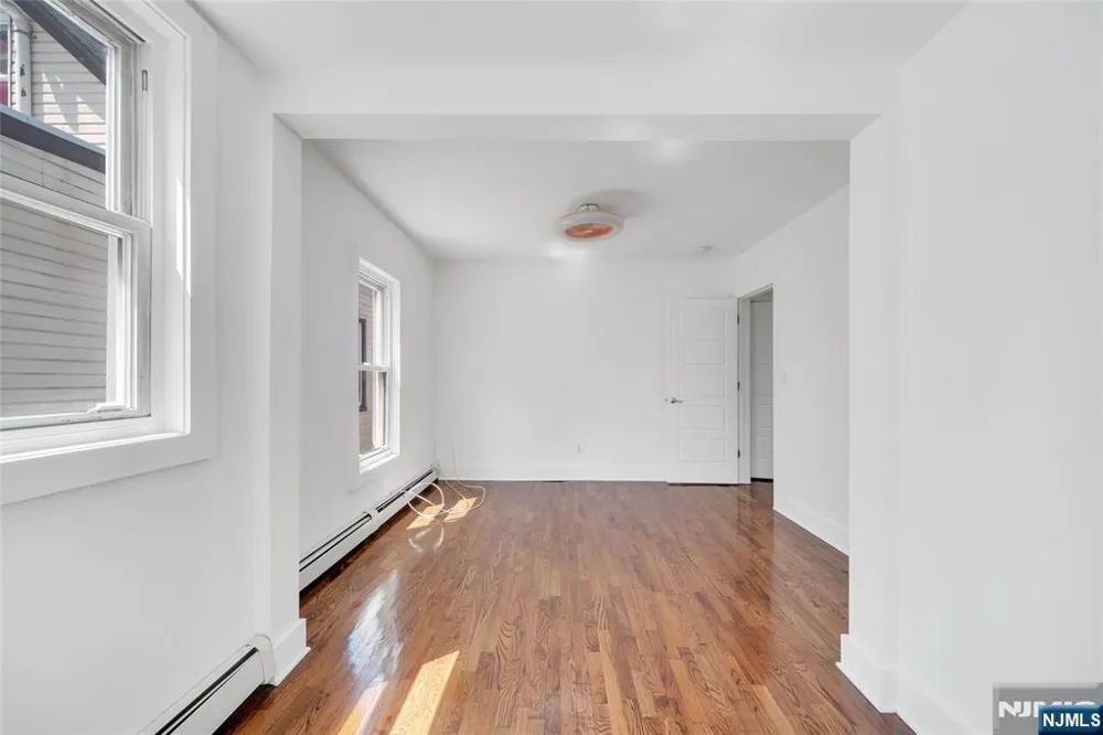 142 Steuben Street East Orange, NJ 07018