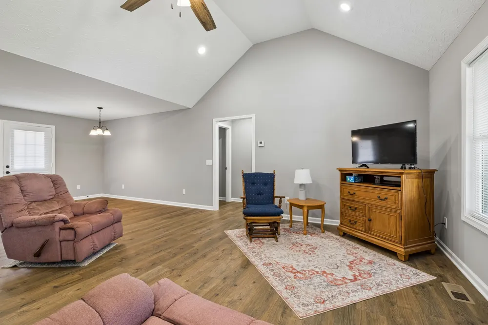 73 Marys Ln Lafayette, TN 37083
