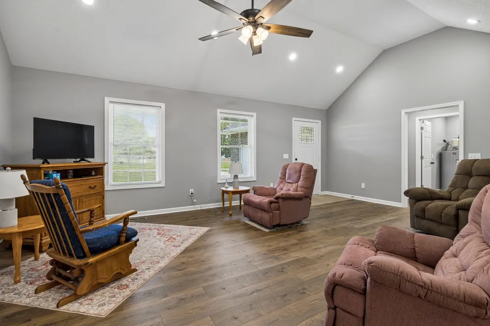 73 Marys Ln Lafayette, TN 37083