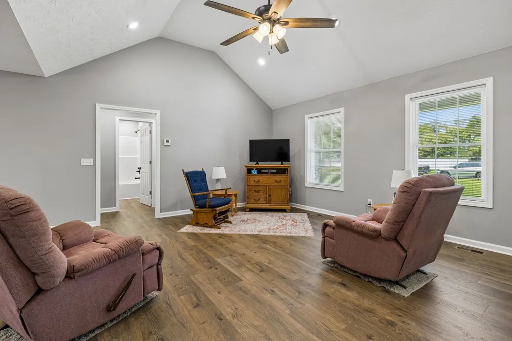 73 Marys Ln Lafayette, TN 37083