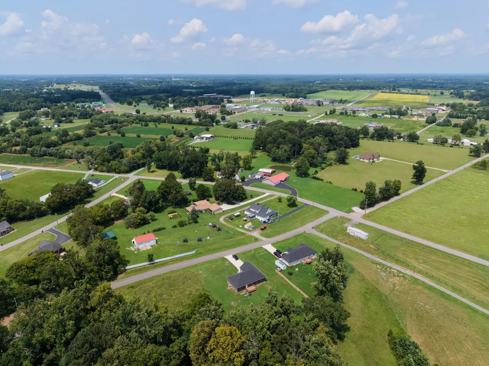 73 Marys Ln Lafayette, TN 37083