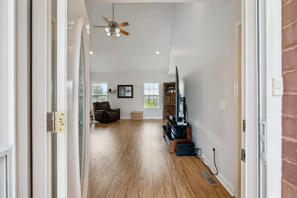 1983 Young Ln Chapel Hill, TN 37034