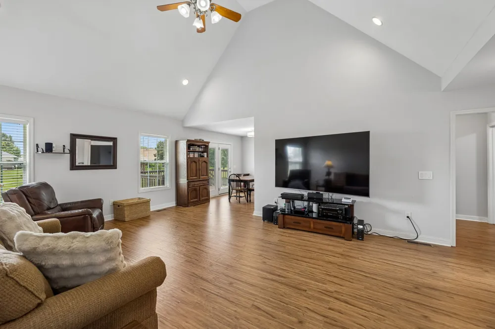 1983 Young Ln Chapel Hill, TN 37034