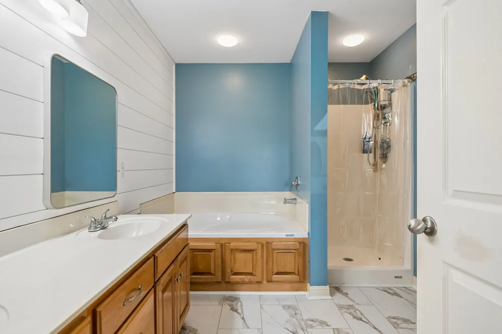 1983 Young Ln Chapel Hill, TN 37034