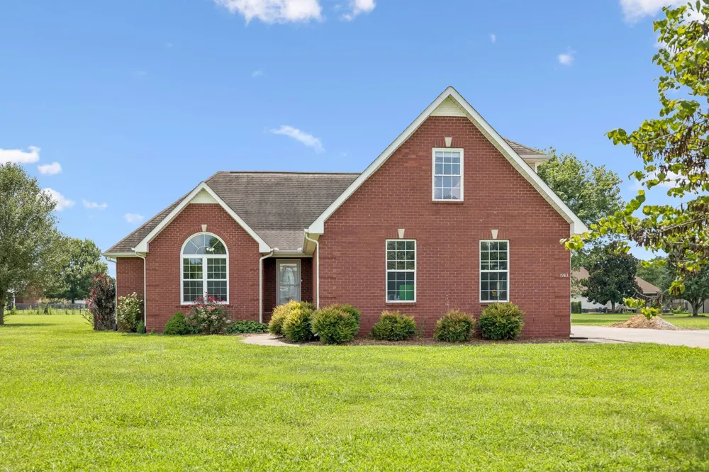 1983 Young Ln Chapel Hill, TN 37034