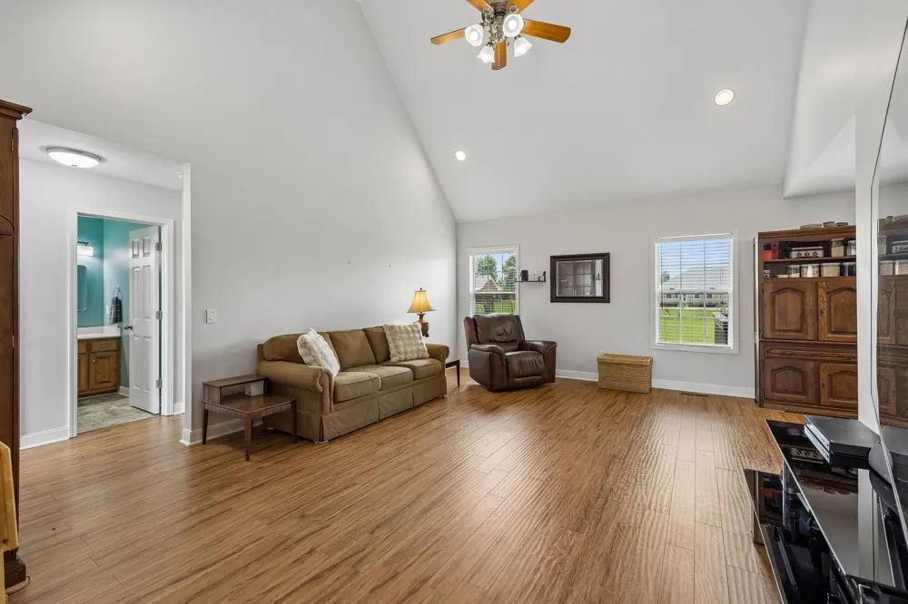 1983 Young Ln Chapel Hill, TN 37034