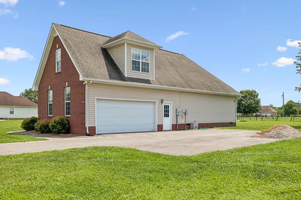 1983 Young Ln Chapel Hill, TN 37034