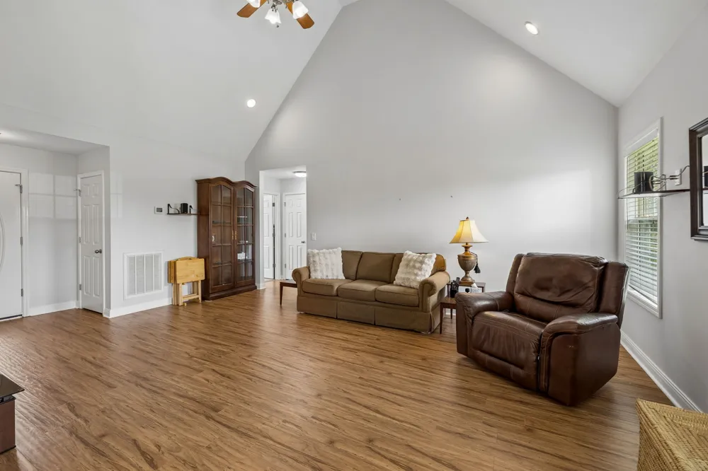 1983 Young Ln Chapel Hill, TN 37034
