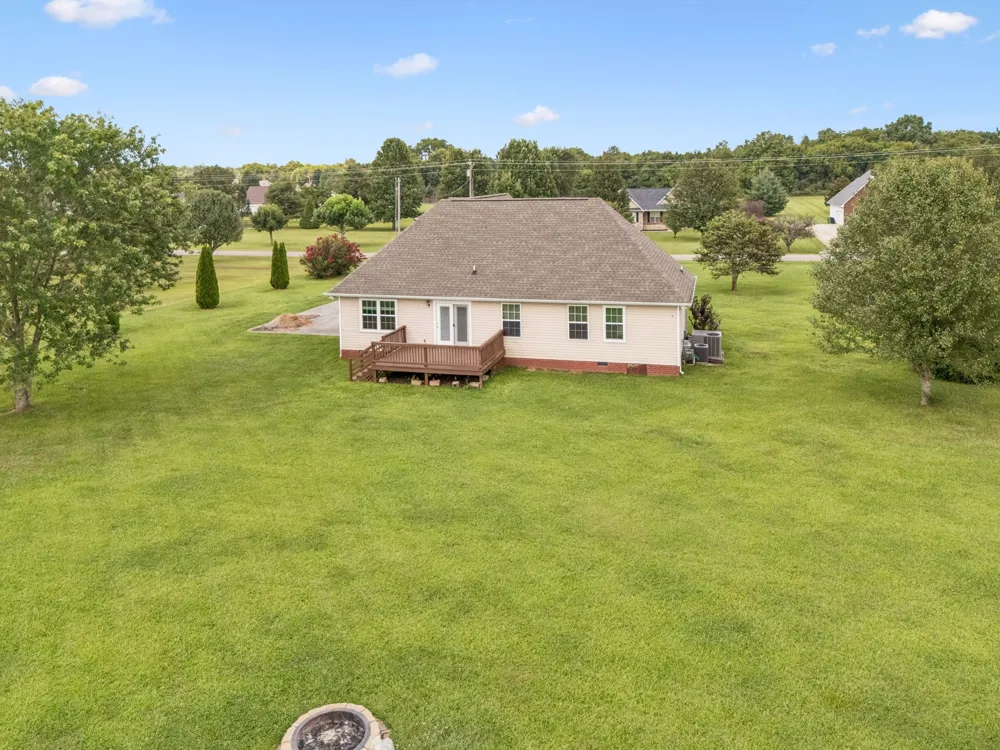 1983 Young Ln Chapel Hill, TN 37034