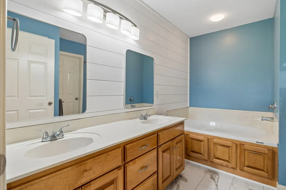 1983 Young Ln Chapel Hill, TN 37034