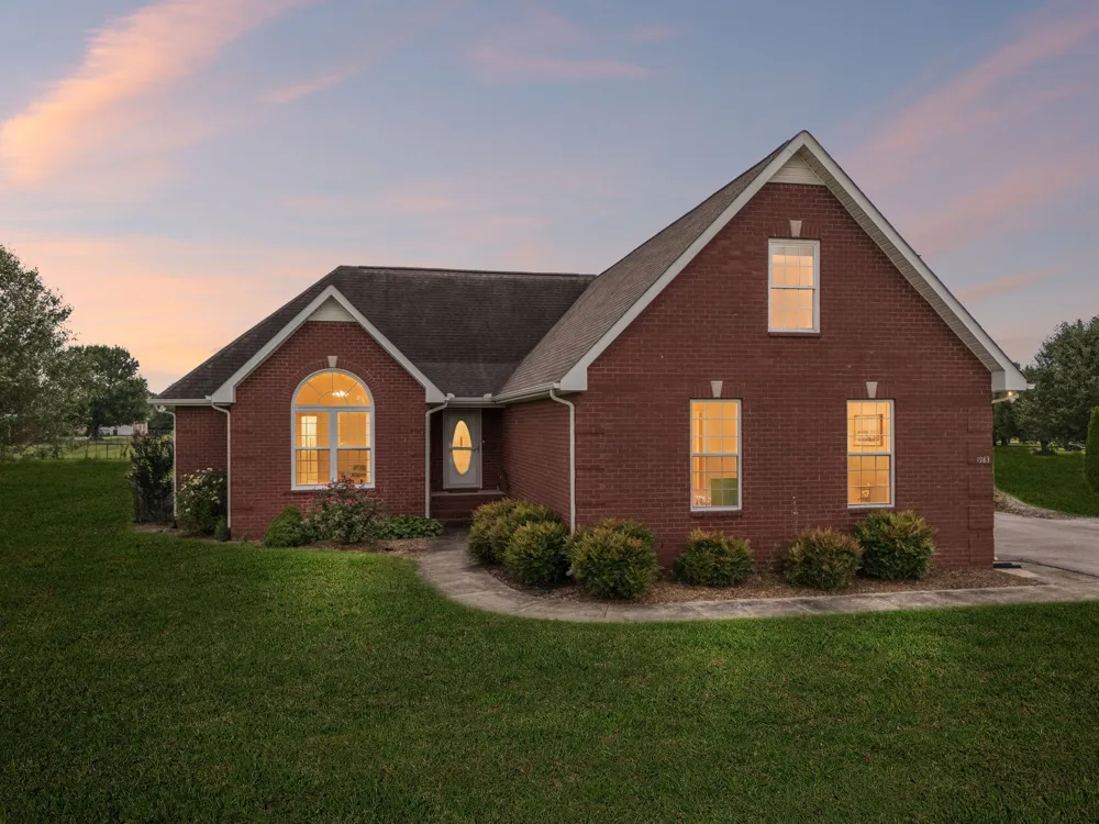 1983 Young Ln Chapel Hill, TN 37034