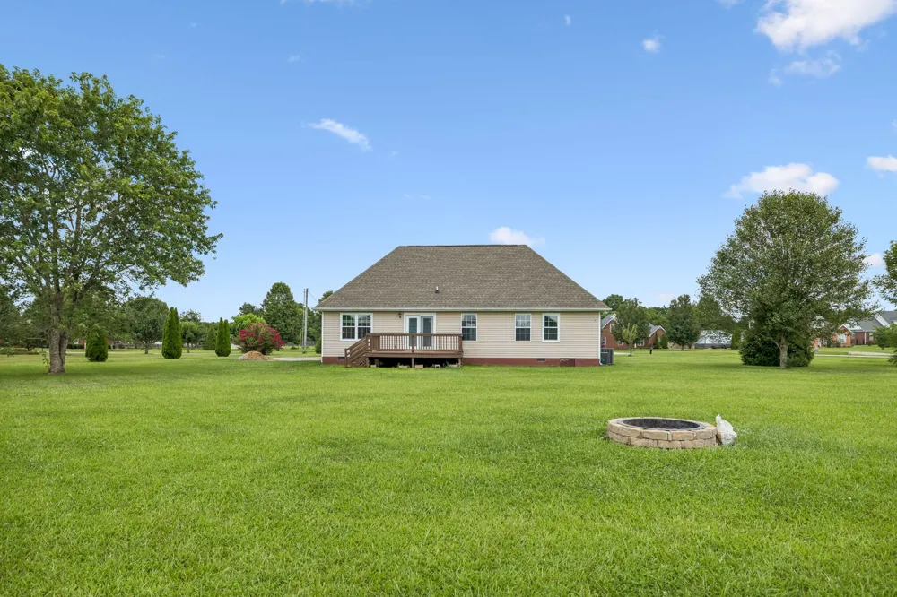 1983 Young Ln Chapel Hill, TN 37034