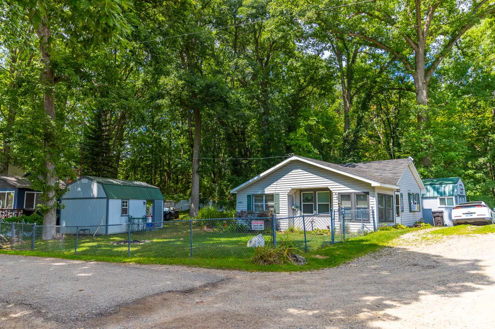 9728 Lakeview Drive Jerome, MI 49249