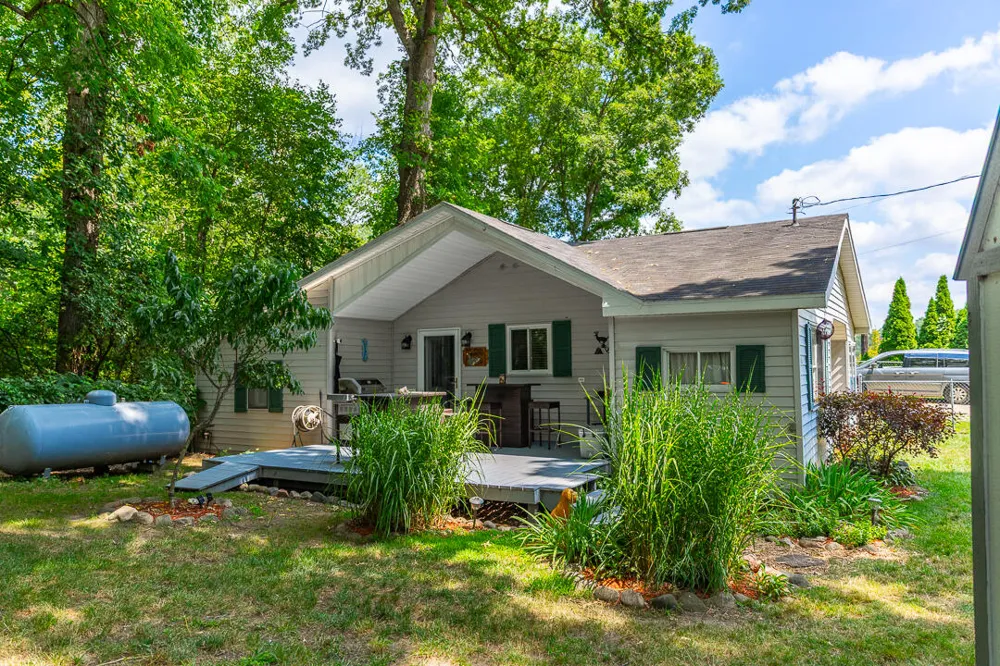 9728 Lakeview Drive Jerome, MI 49249