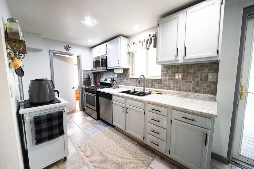 9728 Lakeview Drive Jerome, MI 49249
