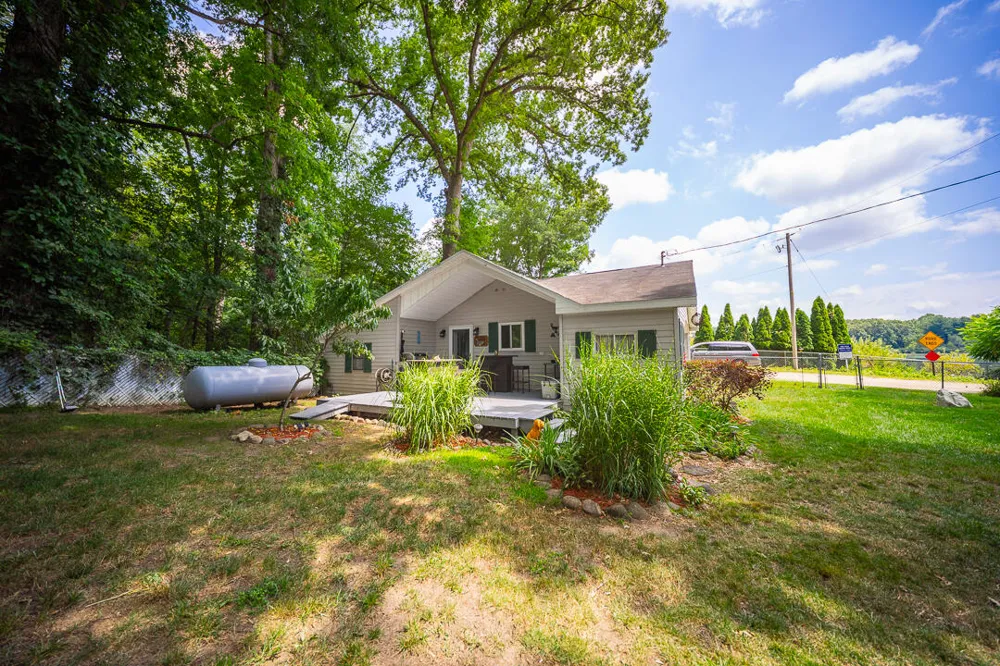 9728 Lakeview Drive Jerome, MI 49249