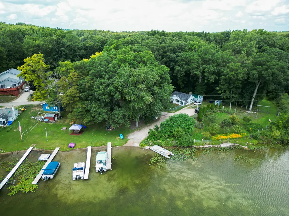 9728 Lakeview Drive Jerome, MI 49249