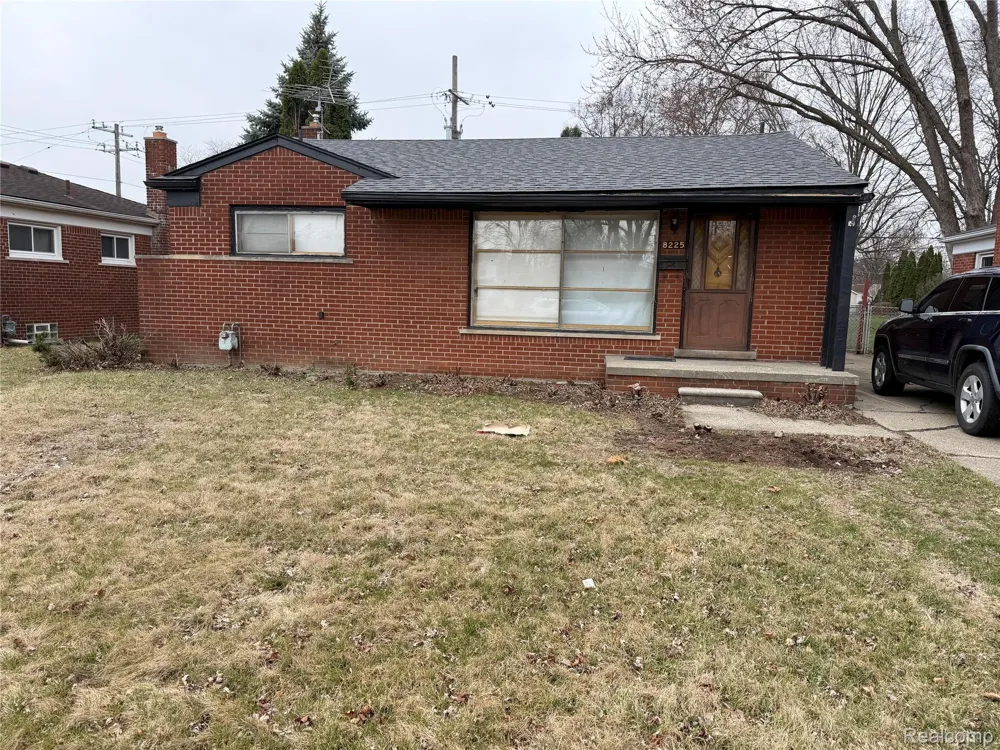 8225 Lochdale Street Dearborn Heights City, MI 48127