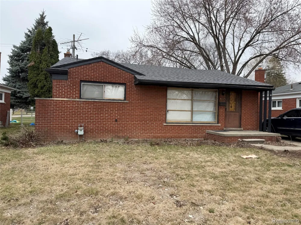 8225 Lochdale Street Dearborn Heights City, MI 48127