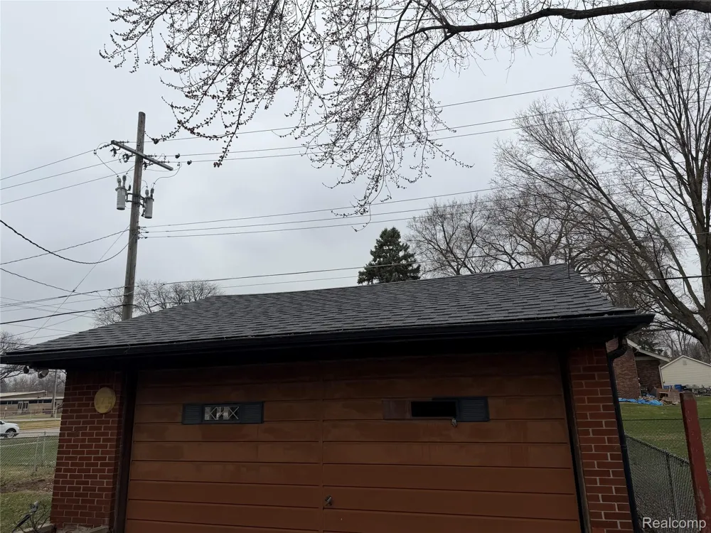 8225 Lochdale Street Dearborn Heights City, MI 48127
