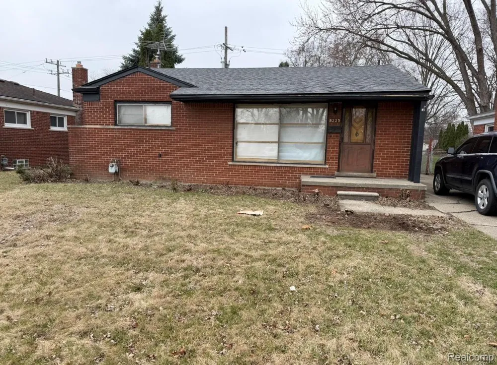 8225 Lochdale Street Dearborn Heights City, MI 48127